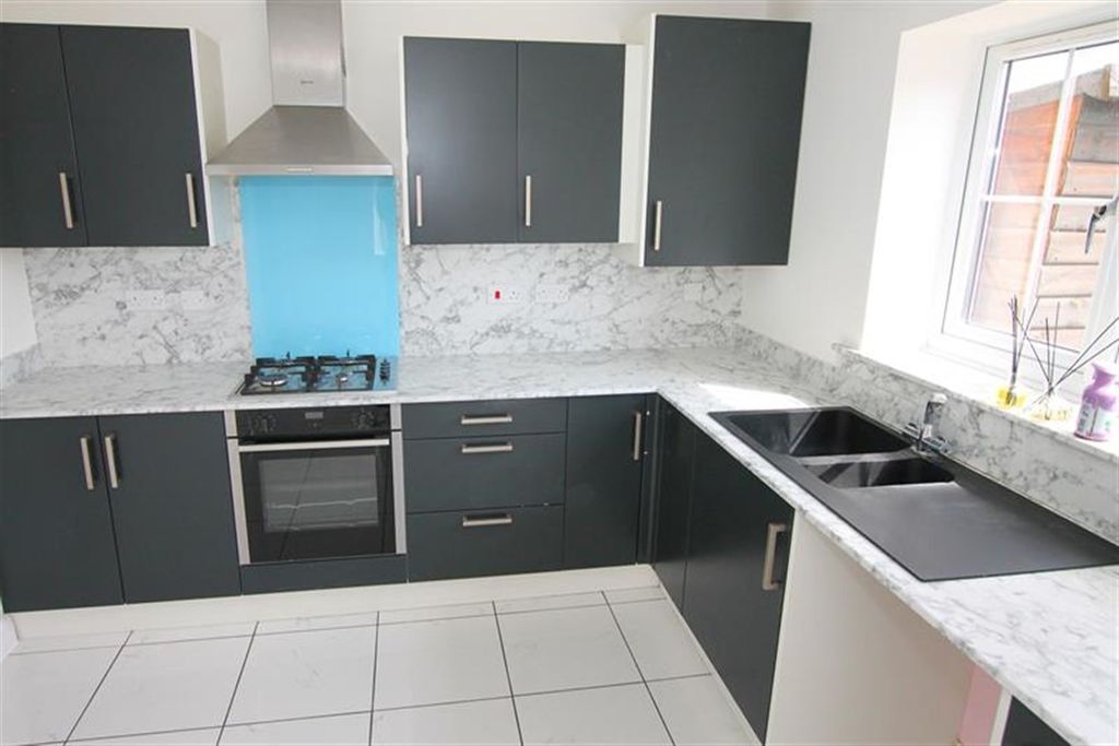 Property photo 2 of 21 Kitchen