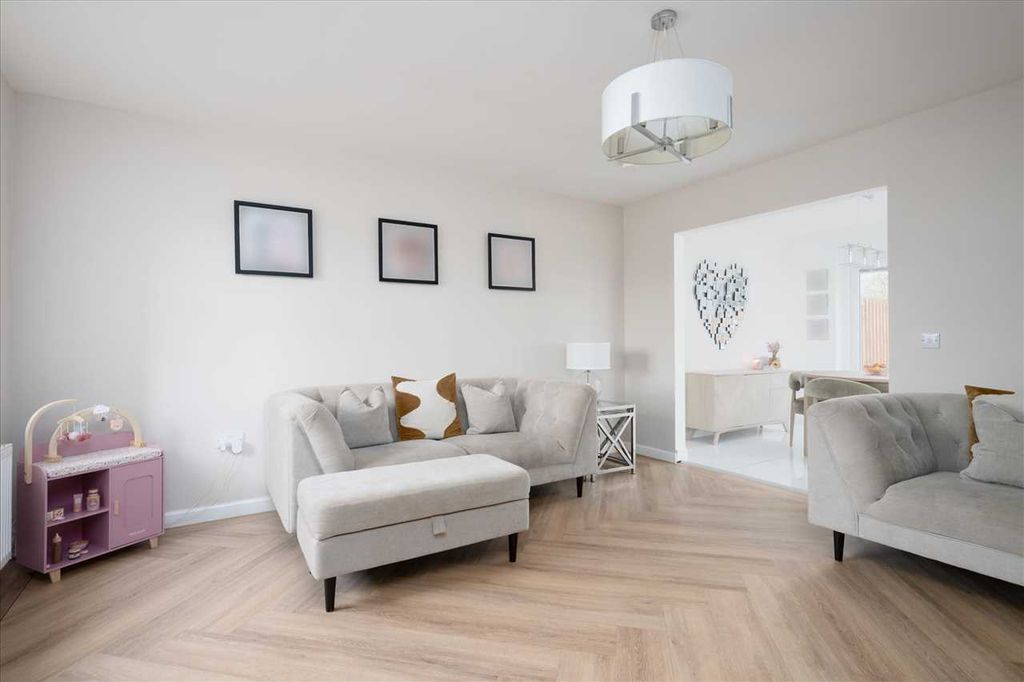 Property photo 2 of 23 Lounge