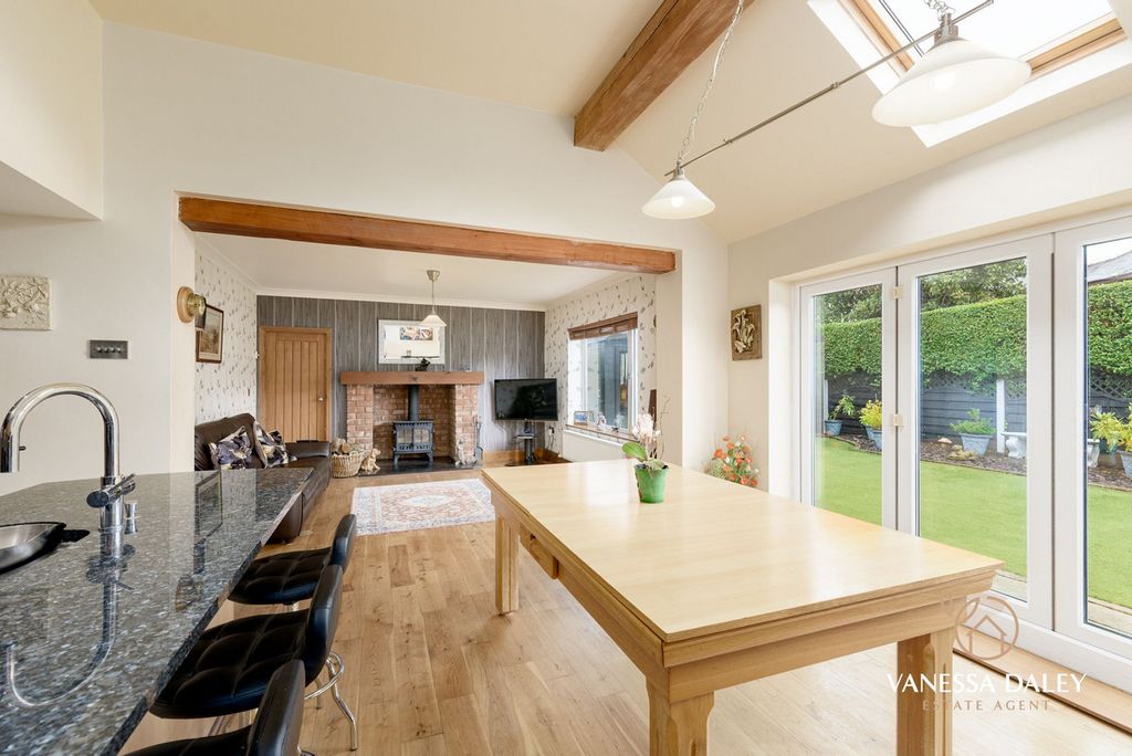 Property photo 2 of 43