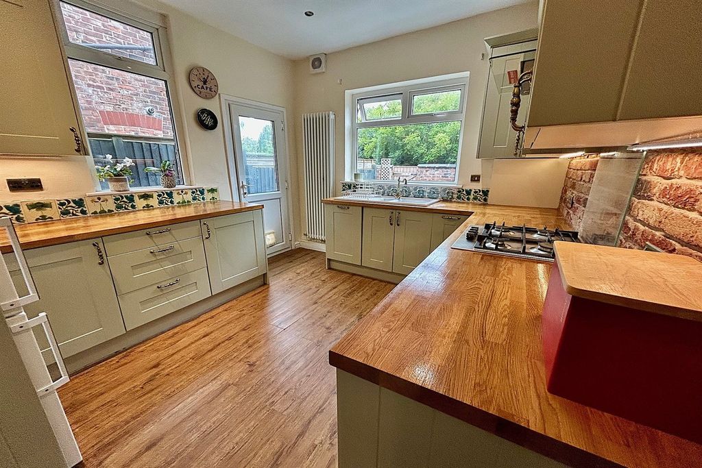 Property photo 2 of 20 Kitchen