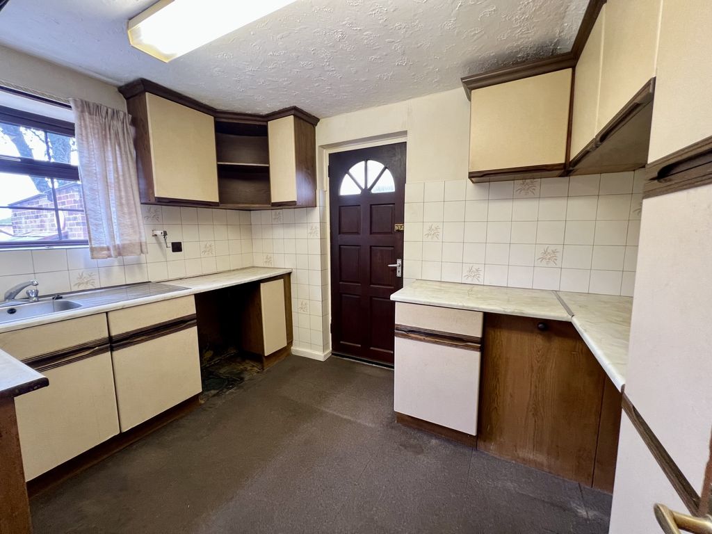 Property photo 2 of 12 Kitchen
