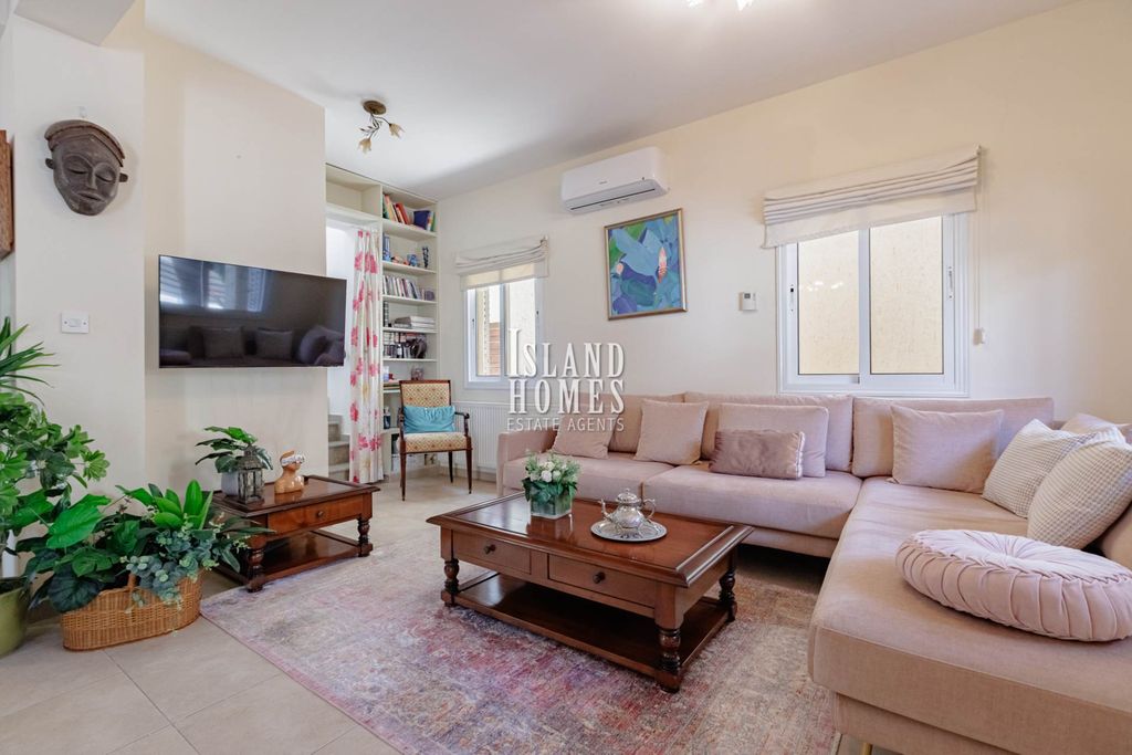 Property photo 2 of 33
