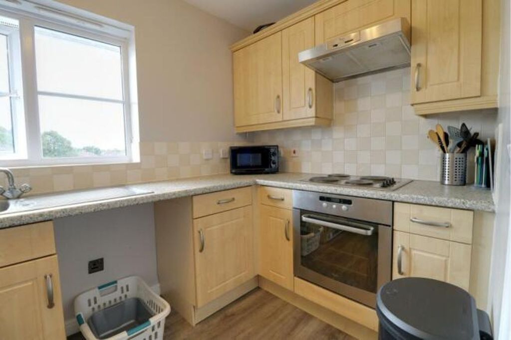 Property photo 2 of 27