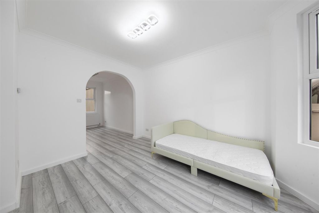 Property photo 2 of 15 30 Pembroke Road - Zh7m22Hnj8Wft9Rryles.Jpg