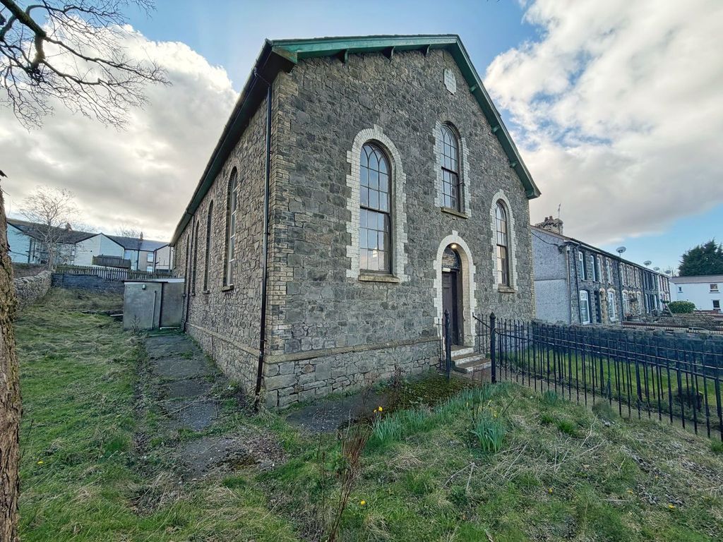 Property photo 2 of 11