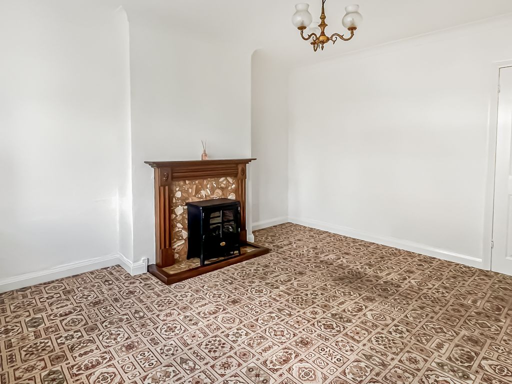 Property photo 3 of 18 Lounge (1)