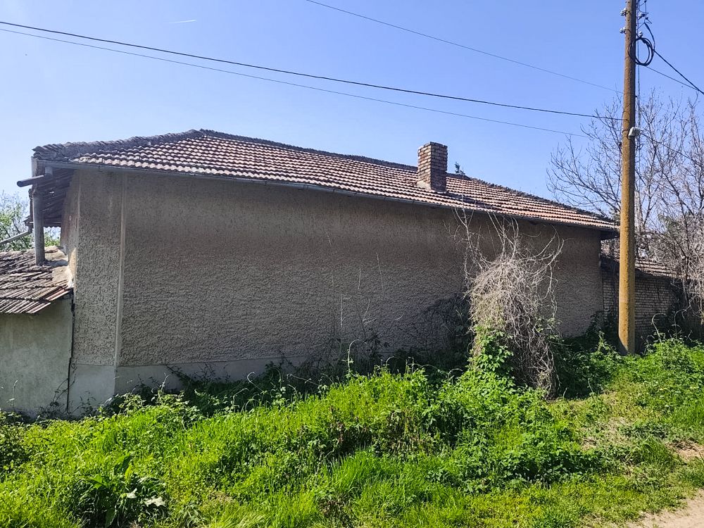 Property photo 3 of 12