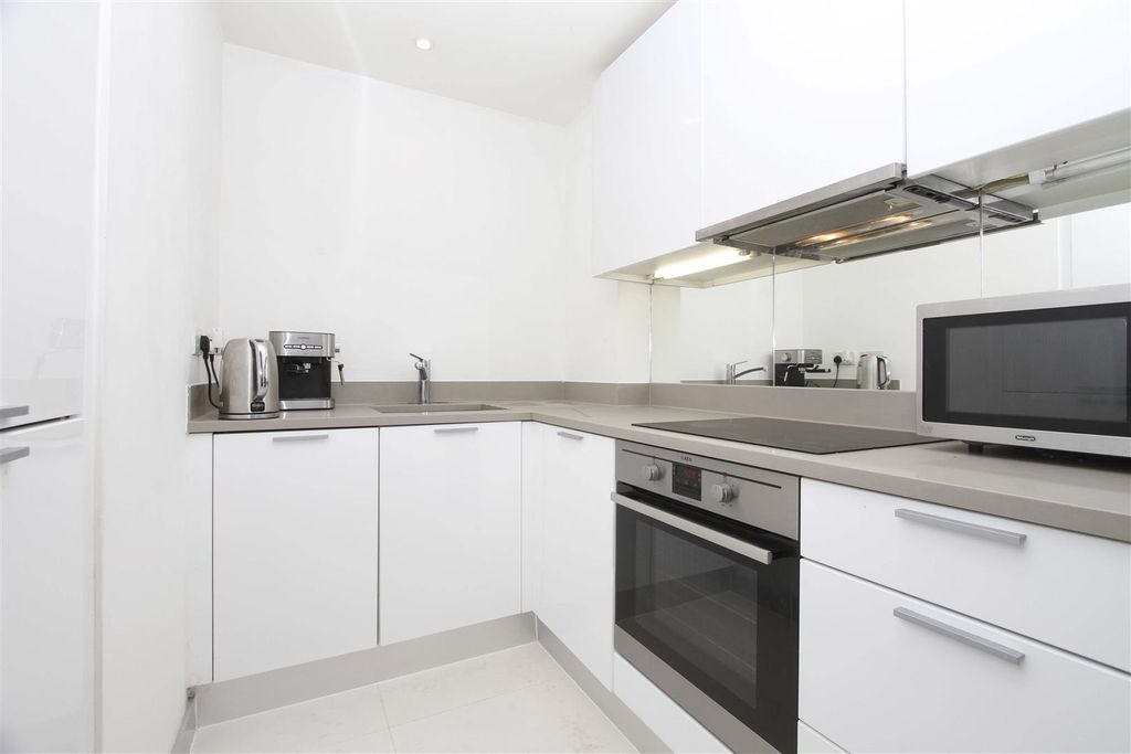 Property photo 2 of 8 Kitchen