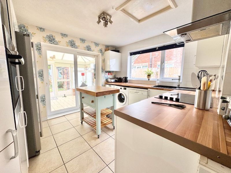 Property photo 3 of 22 Kitchen Breakfast