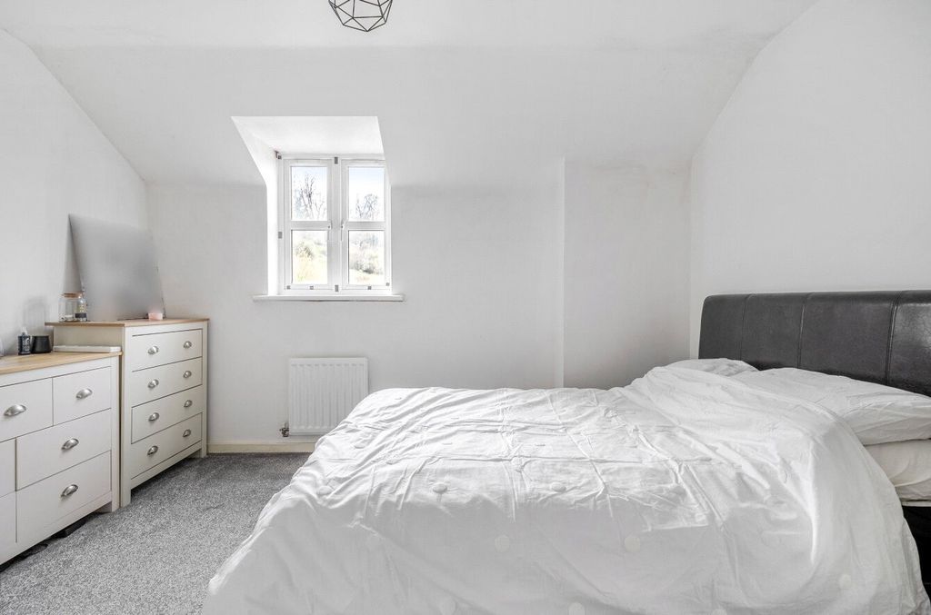 Property photo 3 of 14 1430872-11-69c122...