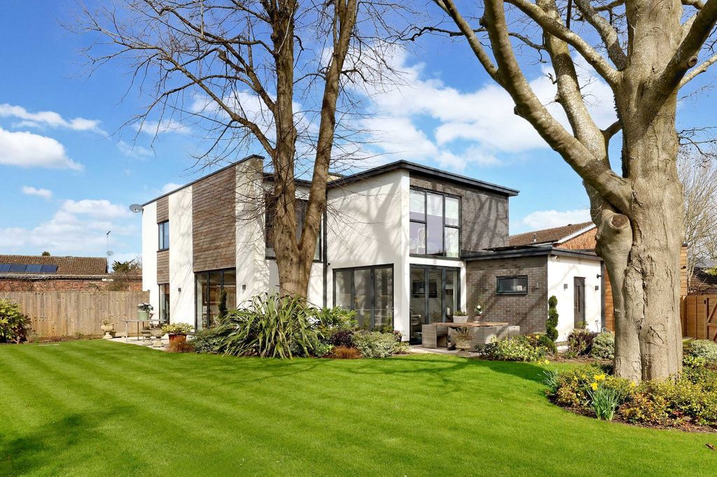 Property photo 1 of 18 Picture No. 04