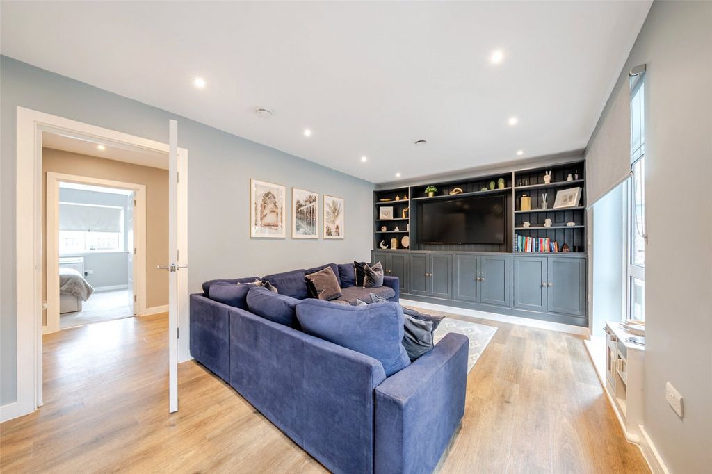 Property photo 1 of 18 Reception