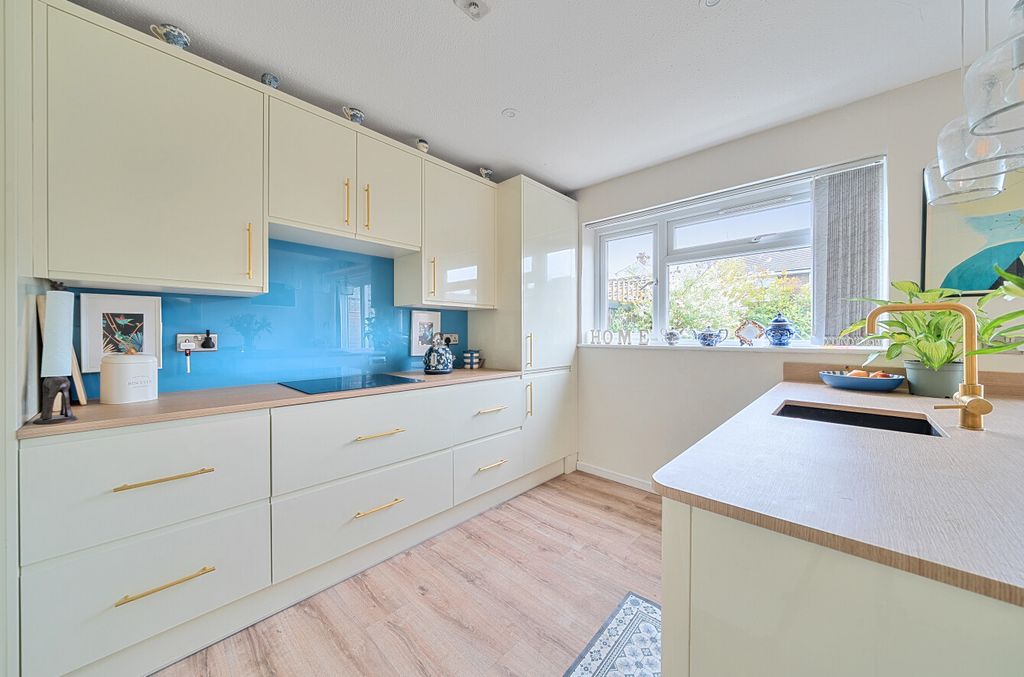 Property photo 3 of 15 1310431-16-684Ac3...