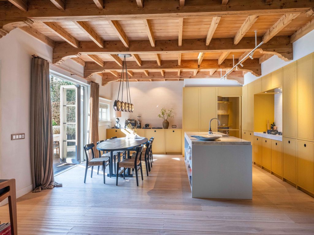 Property photo 2 of 46