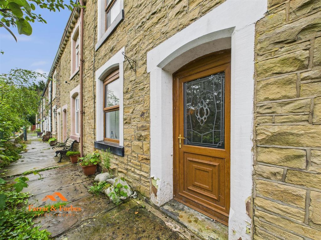 Property photo 3 of 16 Cam03956G0-Pr0129-Still016.Jpg