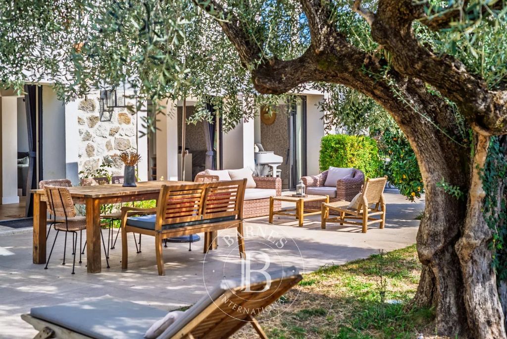 Property photo 2 of 31