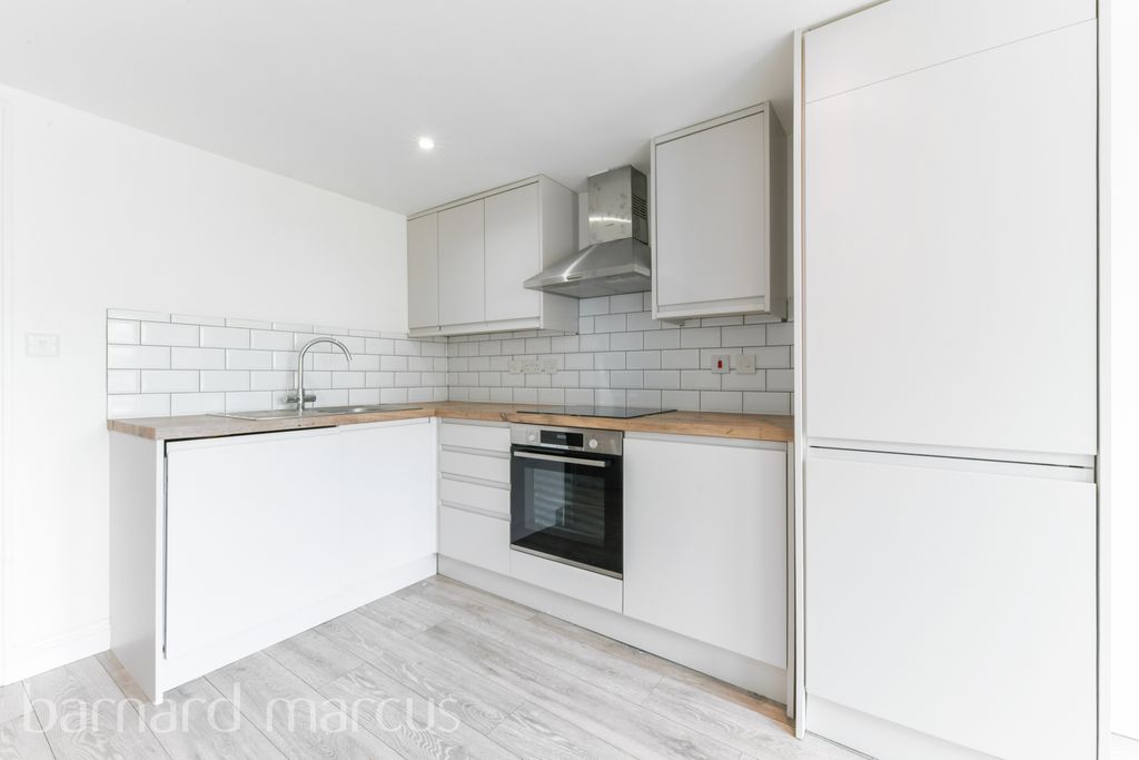 Property photo 2 of 8 Kitchen