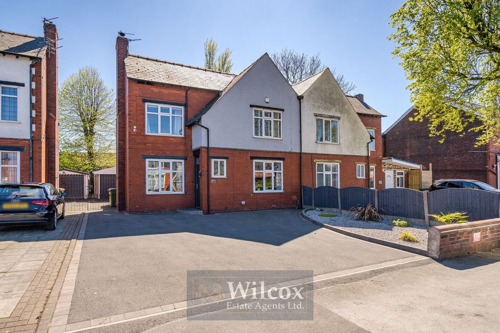 Property photo 1 of 32