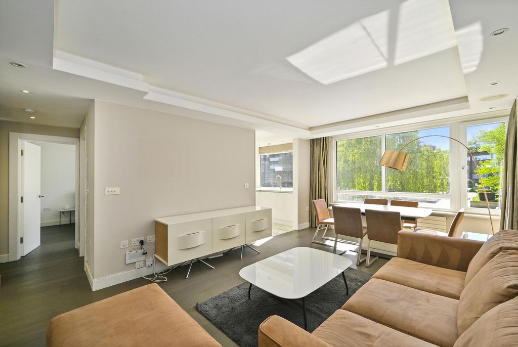 Property photo 1 of 11 Living Room