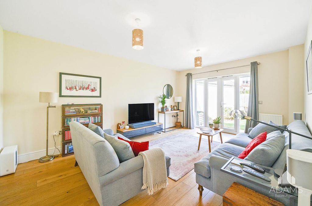 Property photo 2 of 16 Sitting Room