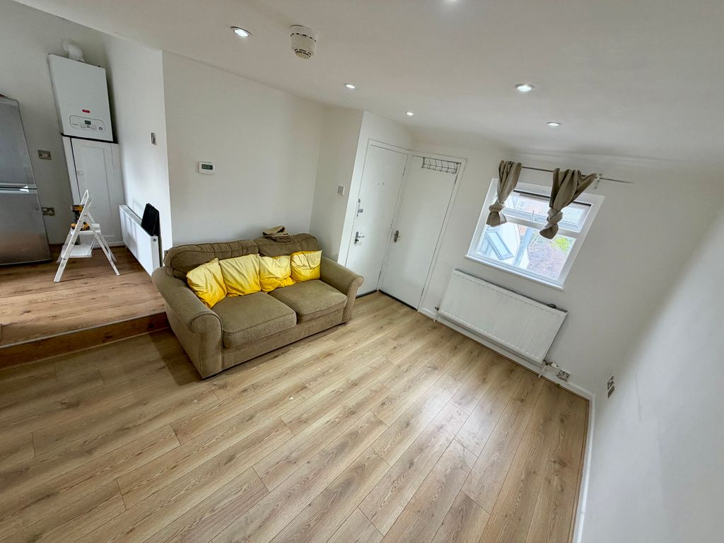 Property photo 2 of 8