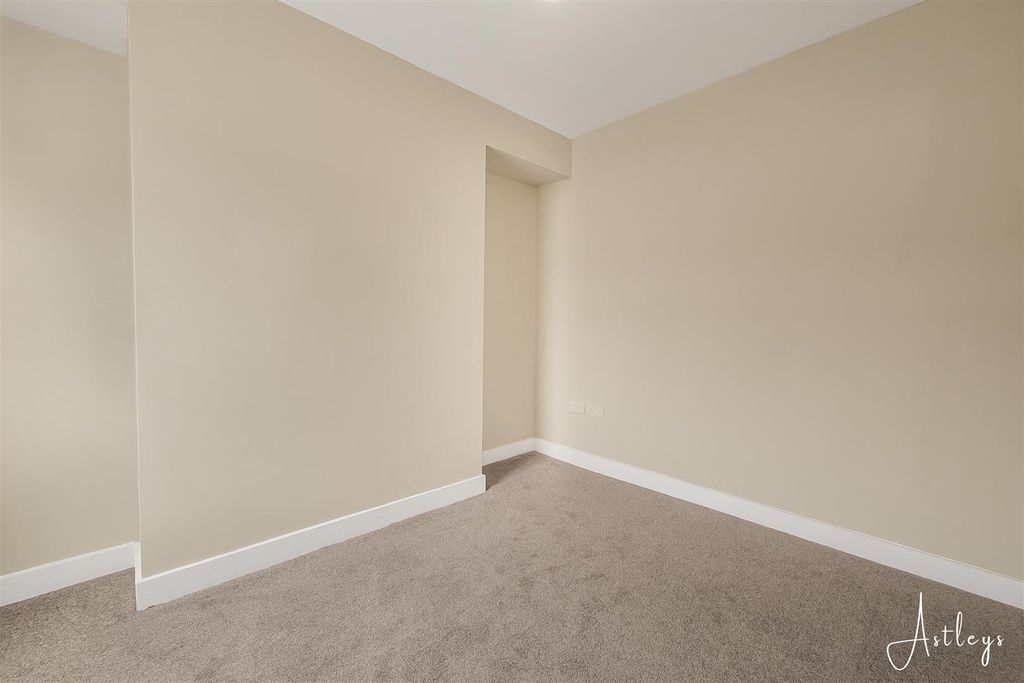 Property photo 3 of 17 Bedroom 3