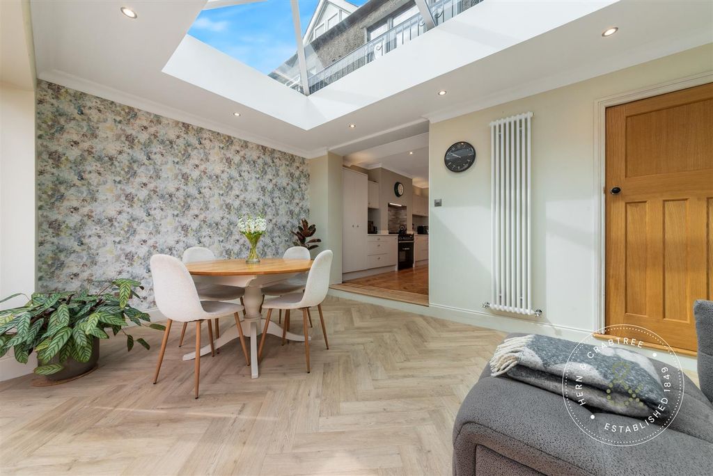 Property photo 3 of 46 Crystal-Rise-29.Jpg