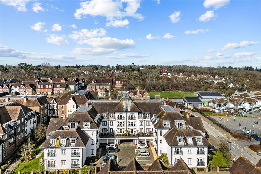 Property photo 1 of 14 10 Woodcote House-18.Jpg