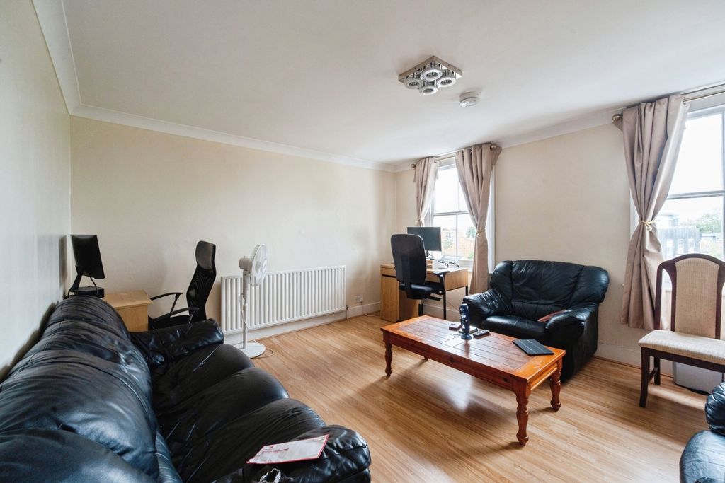 Property photo 2 of 20 Pbox-Img.Jpg
