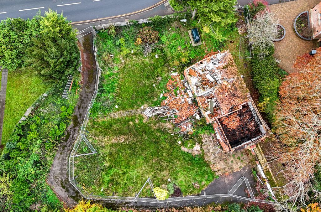 Property photo 3 of 8 10-690c9Dde99987-...