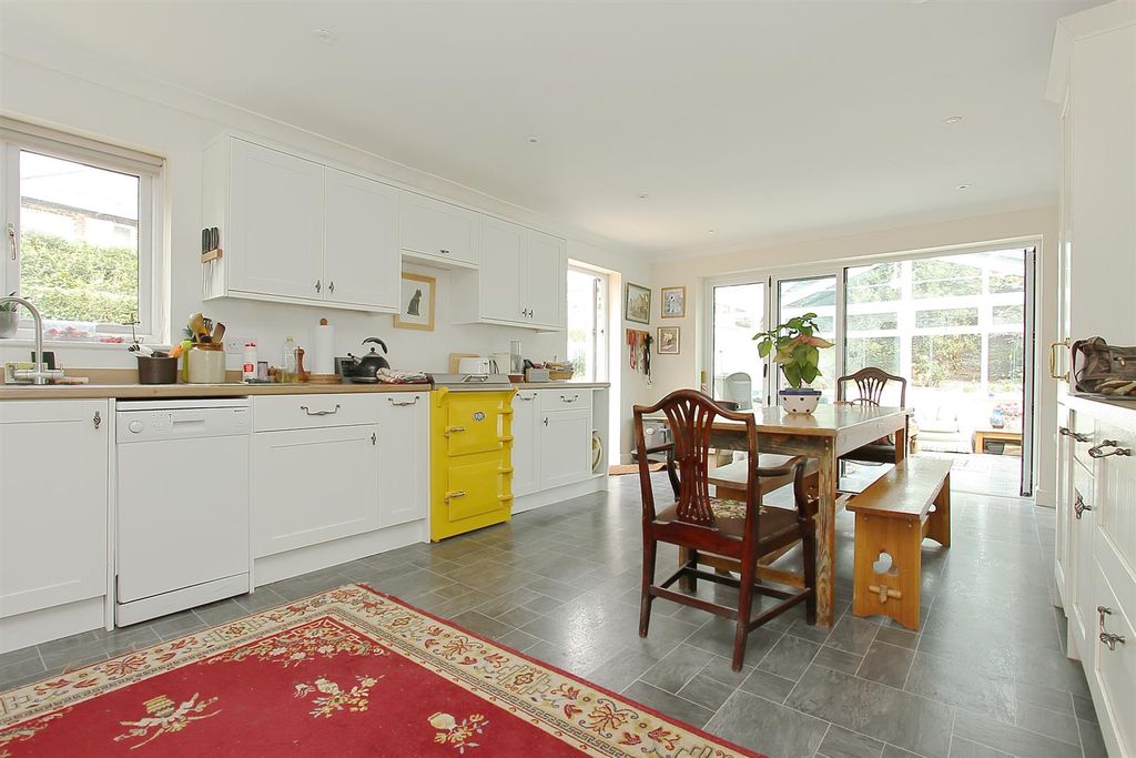 Property photo 2 of 8 Kitchen/Dining Room