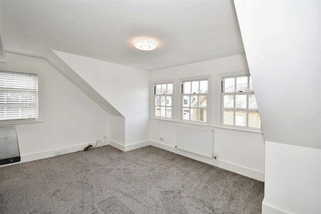 Property photo 2 of 6 1B4A1316-Lounge.Jpg