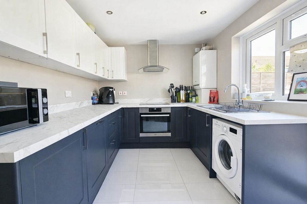 Property photo 2 of 13 Kitchen