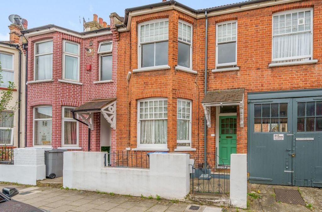 3 bed property for sale in Villiers Mews, Villiers Road, London NW2