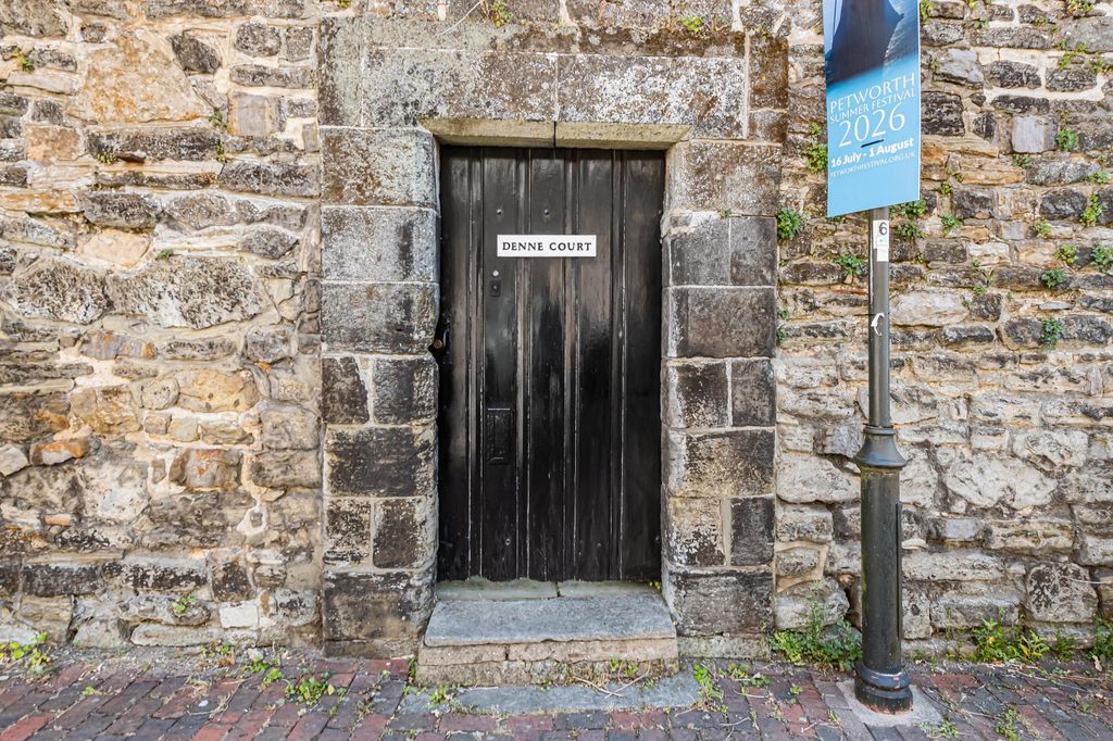 Property photo 2 of 21 Entrance