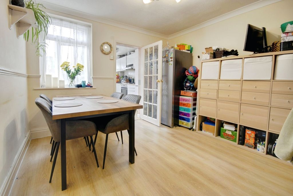 Property photo 2 of 8 Pbox-Img.Jpg