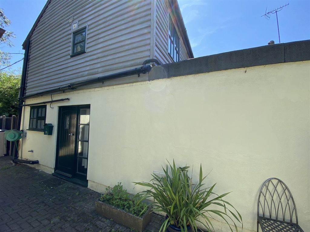 Property photo 1 of 8 Front