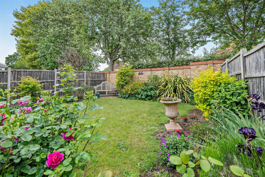 Property photo 3 of 19 Garden