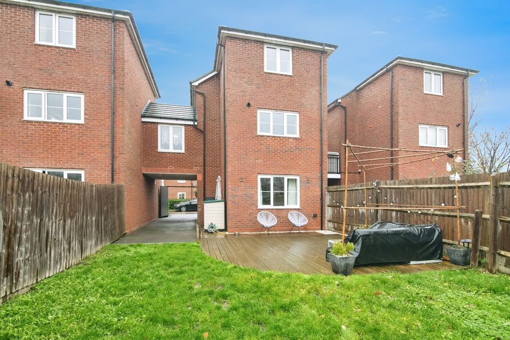 Property photo 2 of 26