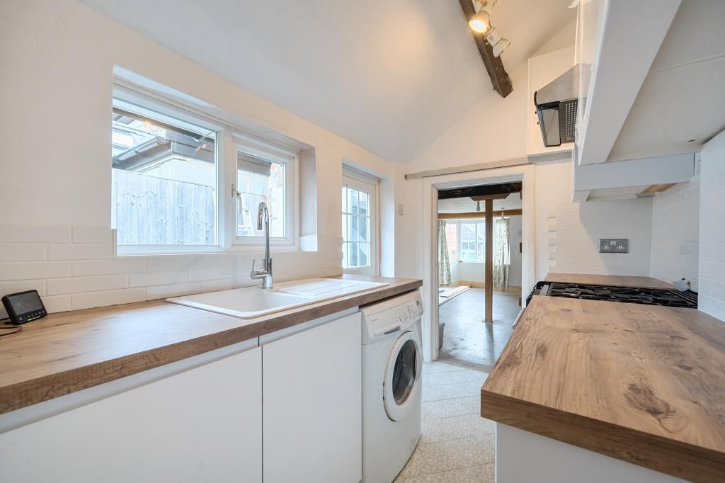 Property photo 3 of 19 Kitchen