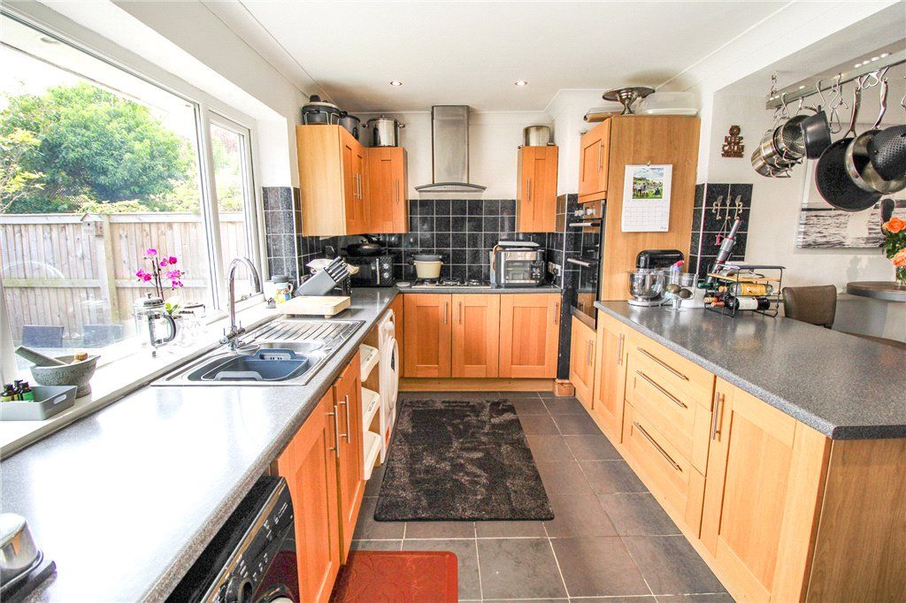 Property photo 3 of 25 Kitchen
