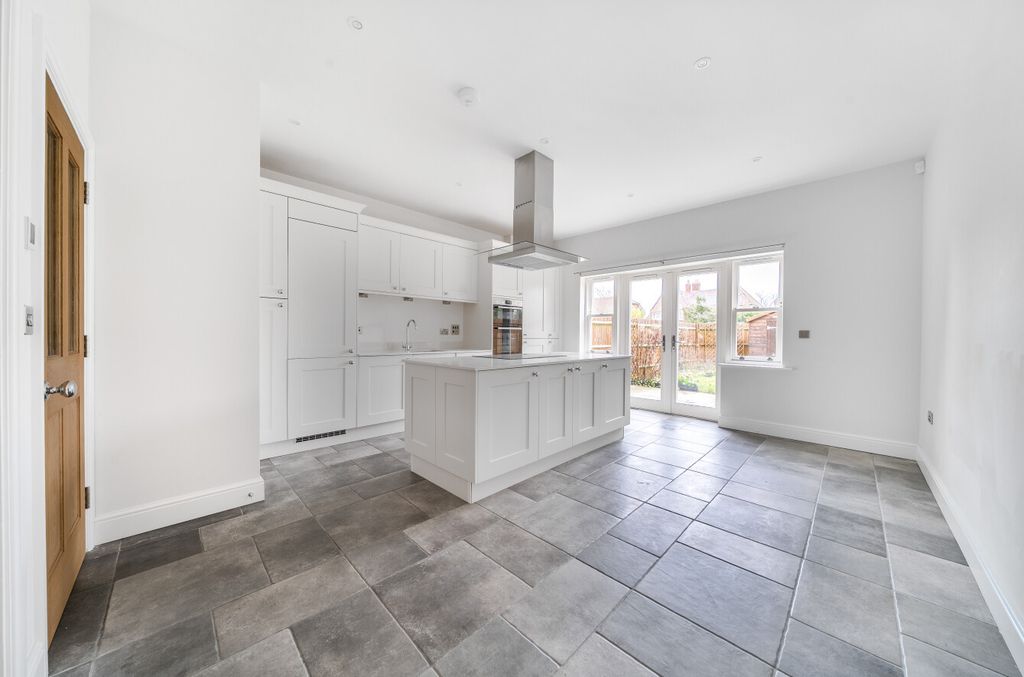 Property photo 2 of 17 1404919-10-6978ce...