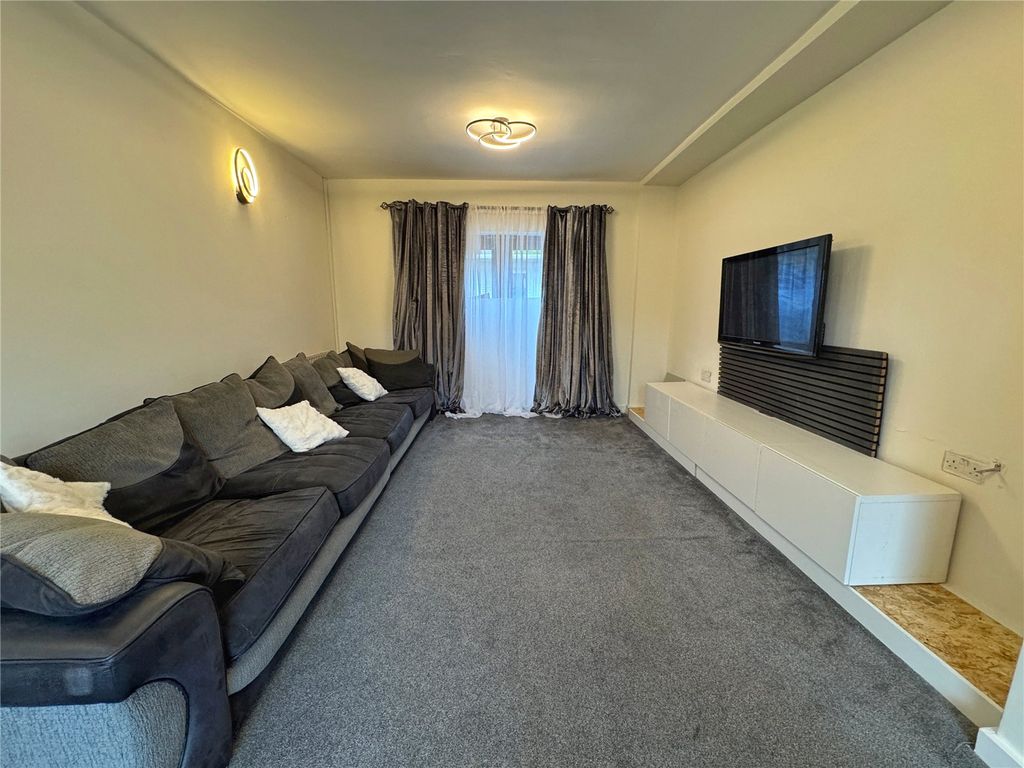 Property photo 2 of 15 Picture No. 05