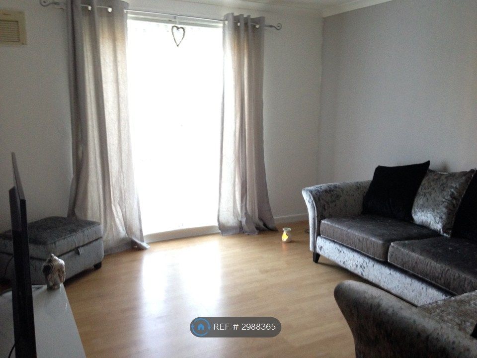 Property photo 1 of 18 Lounge