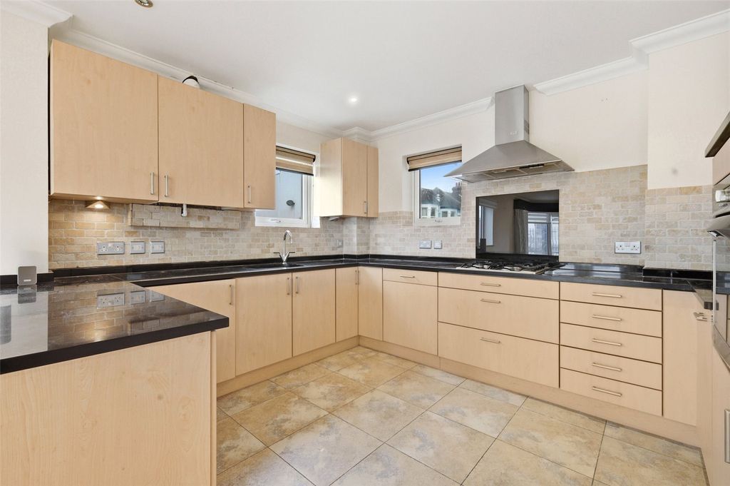 Property photo 3 of 18 Picture No. 13