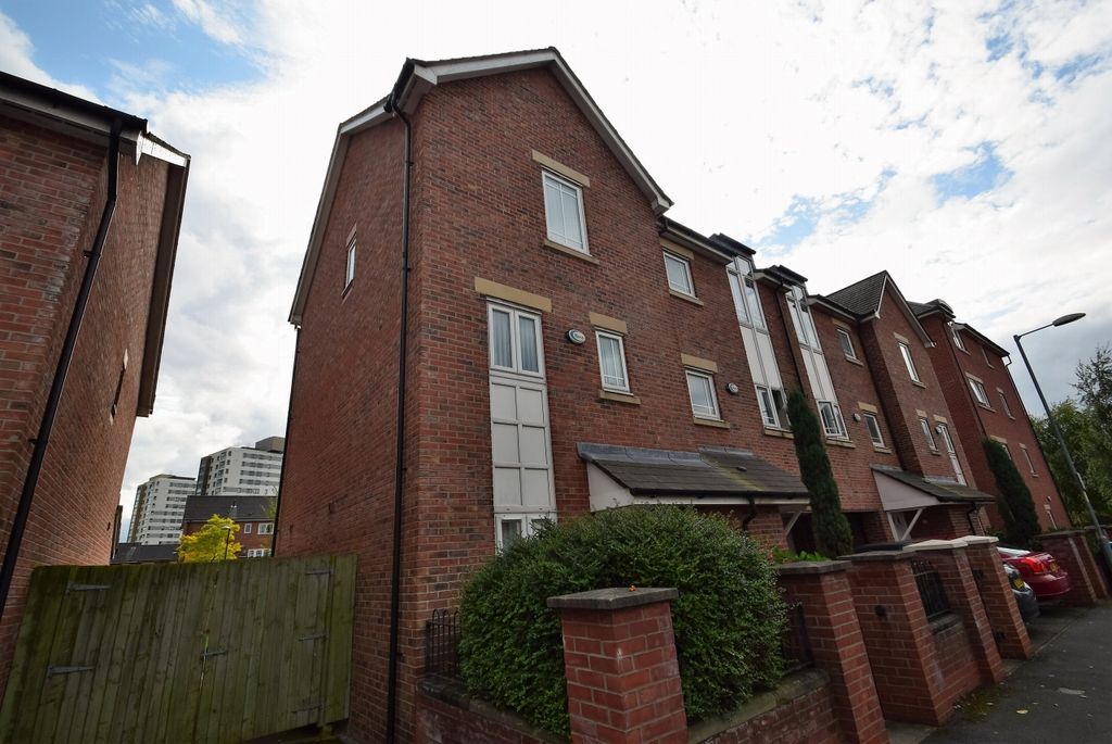 Property photo 1 of 12 4 Bedroom Town House For Rent