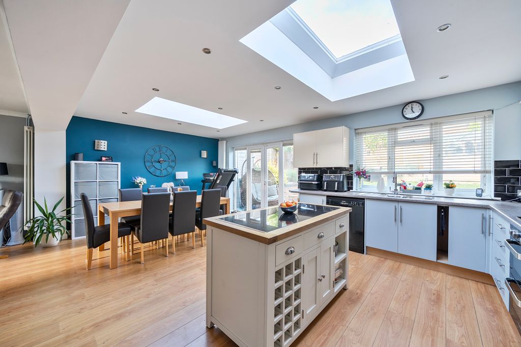 Property photo 2 of 16 1354915-8-68Dd642588F9F