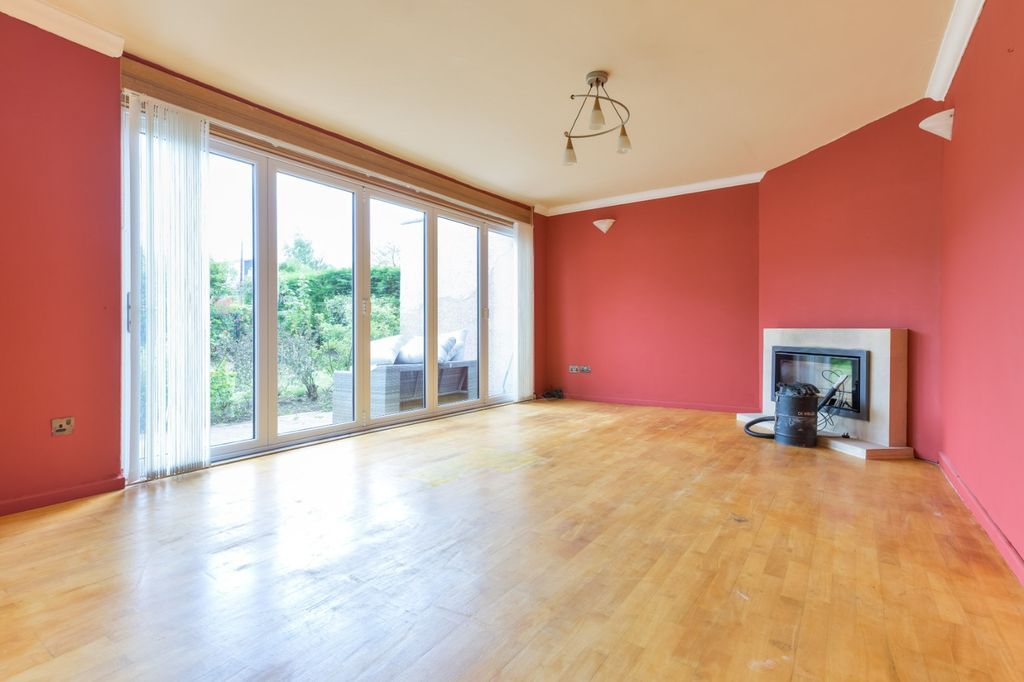 Property photo 2 of 21
