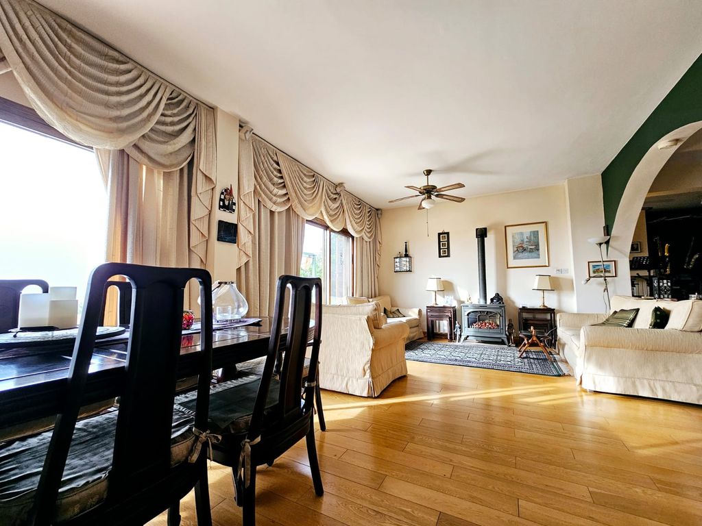 Property photo 3 of 30