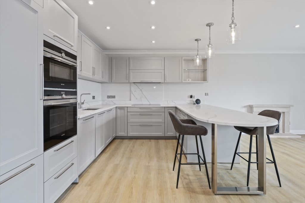 Property photo 2 of 18 Image